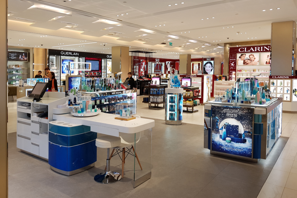 Thiết kế nội thất showroom mỹ phẩm - Nguồn: Shutterstock